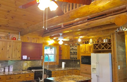Bat Cave Cabin | Private ! Hot Tubs, Massage Chairs, White Water only from river 3- Large decks !