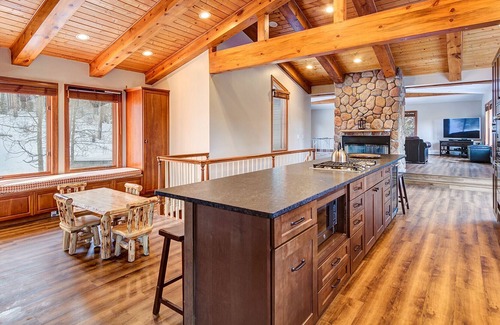 Breckenridge Heights House | Private House Hottub 1.5 miles from DownTown Breck Gondola