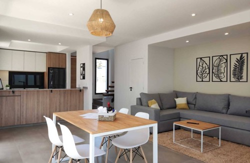 Lujan de Cuyo House | Private House/Views, 6 ,Garden and Sunsets in Mendoza!