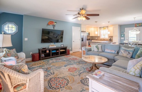 Tranquil Harbour House | Private House with Pool on Oak Island