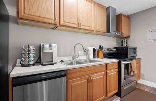 Westerville House | Private I Pool Table I Bar I Studio I House I Roku