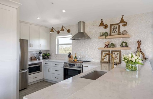 Jose's Hideaway House | Private Island Luxury * Pool * Dock