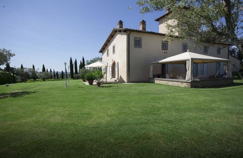Tavarnelle Val di Pesa Villa | Private Villa with A/C, sauna, private pool, hot tub, WIFI, TV, patio, close to Greve In Chianti