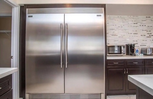 Villa Bonita Estates House | Private King Bed, TV and Private Bathroom #201