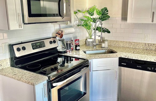 North Hyde Park House | Private King Suite;Downtown tampa Home; nSOHO, Bayshore and Channelside paradise