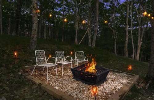 Terra Alta House | Private Lake Beach Cabin w Golf Pool Fire pit