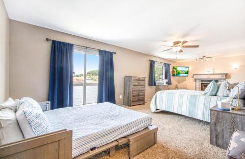 Camdenton House | Private Lakefront Pool, Amazing Dock Sleeps 26