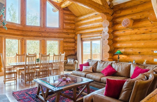 Edwards House | Private large family retreat with plenty of space. Stunning unobstructed views!