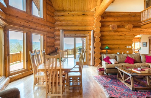 Edwards House | Private large family retreat with plenty of space. Stunning unobstructed views!