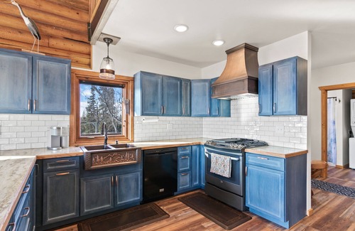 Cohoe House | Private Lodging on 12 Acres with Kenai Mountain Views