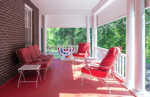 Redstar House | Private Manor with Hot Tub on 6 Acres near New River Gorge