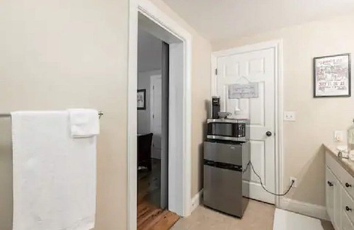 Nevada City House | Private master bed/bath with separate entrance,10 min. walk to town.No clean fee