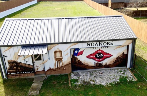 Roanoke House | Private Mini Golf Retreat & Corporate Oasis