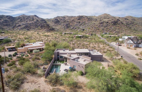 Siesta Foothills House | Private Modern Retreat with Private Pool