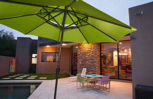 Siesta Foothills House | Private Modern Retreat with Private Pool