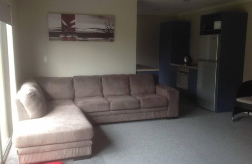 Oakura Apartment | Private 1-bedroom open plan unit, 2-minute walk to the beach