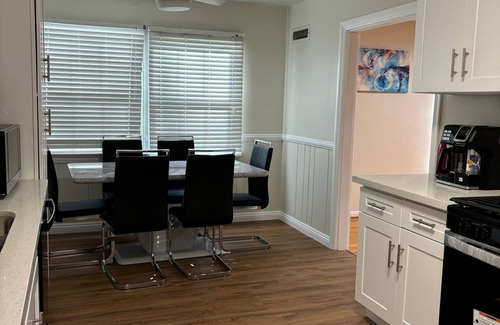 Reseda House | Private oasis near Reseda, Big Yard, Netflix/Prime, Close to Park and Mall