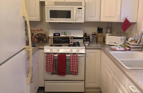 Ventura Apartment | PRIVATE OCEAN BREEZE COZY APARTMENT w FIEPLACE nComfy King bd/1Ba & BEACHES!