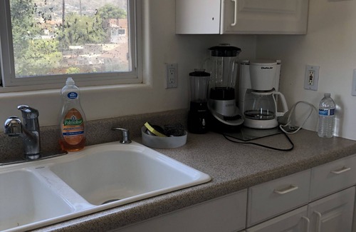 Ventura Apartment | PRIVATE OCEAN BREEZE COZY APARTMENT w FIEPLACE nComfy King bd/1Ba & BEACHES!