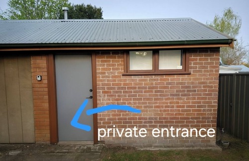 Bathurst Apartment | Private One-Bedroom Studio with Ensuite & Kitchenette – Near Hospital