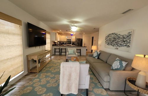 Siesta Key House | Private Palms- private pool and just minutes from Siesta Beaches