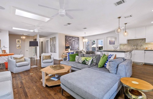 Tarrytown House | Private Pool, 2 Mi to DT - Home + Guesthouse!