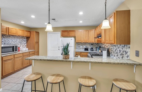 West San Antonio House | Private Pool ~ 6 Min to LAFB ~ Game Room ~ Firepit ~ Foosball Table ~ SeaWorld