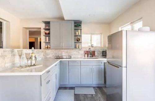 Hillsborough House | Private Pool & Hot Tub Retreat, Stunning City Views & Near SFO & Downtown