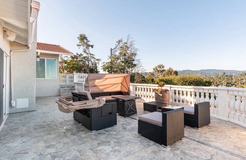 Hillsborough House | Private Pool & Hot Tub Retreat, Stunning City Views & Near SFO & Downtown