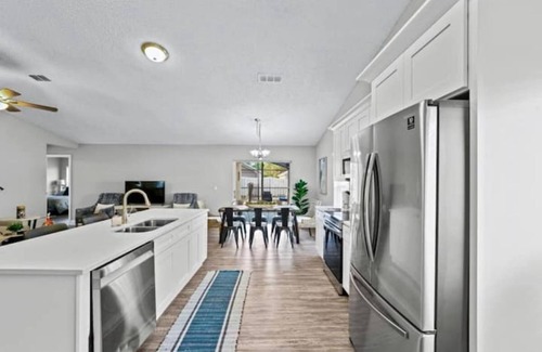 Indian Point House | Private Pool - Sleeps 12 - Quiet Community