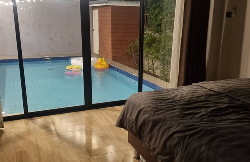 Sattahip Villa | Private Pool, snook, kitchen