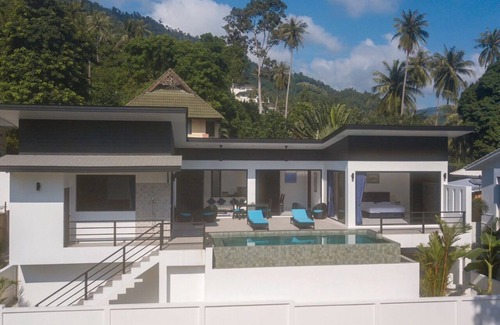 Maret Villa | Private Pool Villa with Jungle view - 4nbed - Free Parking - 5 min to Beach