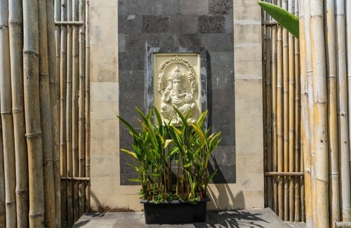 Kenderan House | Private pool with tropical garden, overlooking the stunning rice paddies