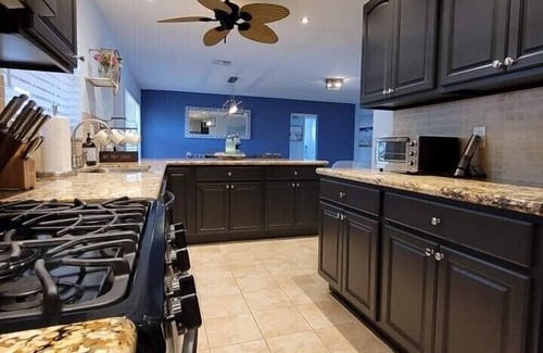 North Corals House | PRIVATE/QUIET Heated Pool,Jacuzzi, Grill,5min to Beach Fishing Pier,Washer&Dryer