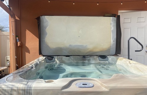 North Corals House | PRIVATE/QUIET Heated Pool,Jacuzzi, Grill,5min to Beach Fishing Pier,Washer&Dryer