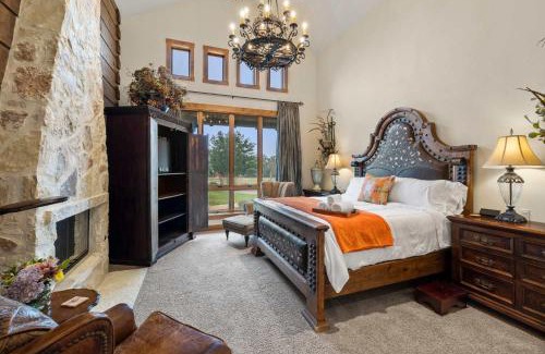 Bergheim House | Private Ranch - Pool,Ping Pong,Yoga,Weddings,Games