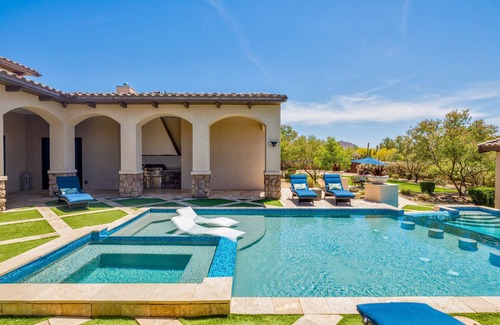 North Scottsdale House | Private Resort Feel – Two Pools and Total Comfort - With Five Ensuite Bathrooms