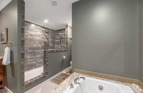 Hendersonville House | Private Retreat by the Ecusta Trail and Downtown