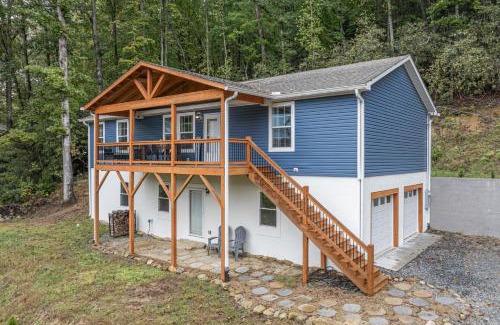 Hendersonville House | Private Retreat by the Ecusta Trail and Downtown