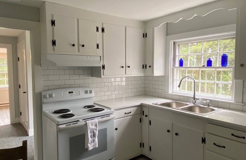 Silver Beach Cottage | Private retreat, steps to beach and bike path!