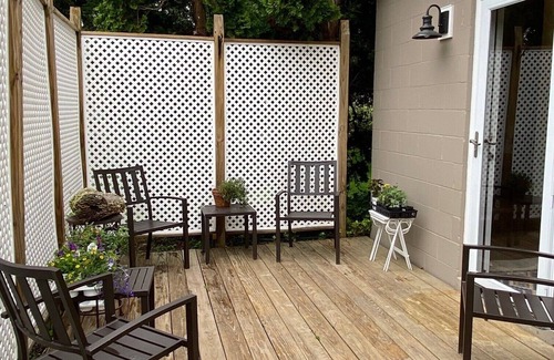 Silver Beach Cottage | Private retreat, steps to beach and bike path!