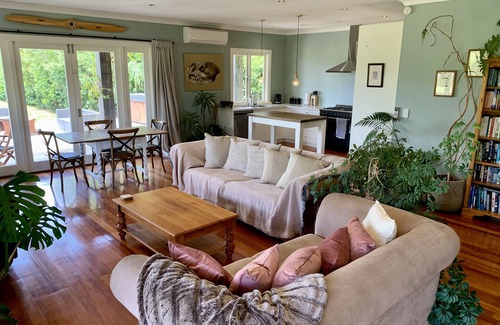 Gladstone House | Private retreat with vineyard views & dark skies in the heart of Wairarapa