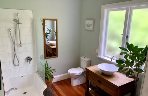 Gladstone House | Private retreat with vineyard views & dark skies in the heart of Wairarapa