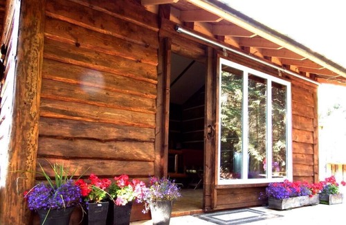 Alberta Cabin | Private Romantic Retreat in our Cozy Rustic Cabin