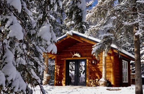Alberta Cabin | Private Romantic Retreat in our Cozy Rustic Cabin
