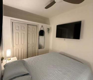 Midtown West House | Private Room at a Shared Apartment by Times Square Manhattan