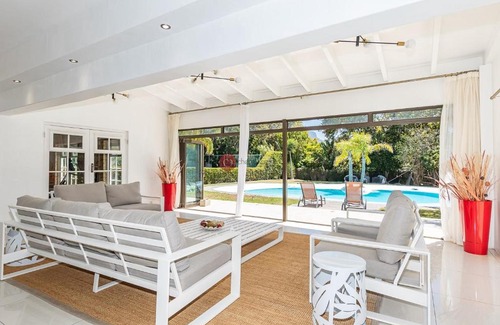 Constantia Bed & Breakfast | Private room in Constantia*