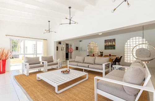 Constantia Bed & Breakfast | Private room in Constantia*