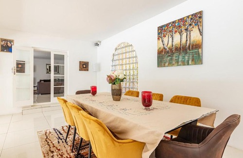 Constantia Bed & Breakfast | Private room in Constantia*