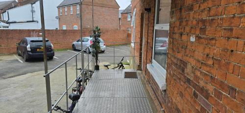 Aylesbury House | PRIVATE ROOM In TOWN CENTRE FREE PARKING WI FI AND PATIO WITH AA STAY LTD